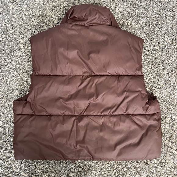 Women's Zip Up Cropped Quilted Puffer Vest - Picture 2 of 2
